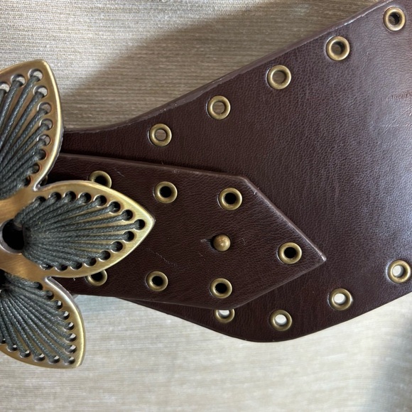 Brown Leather Belt with Floral Buckle with Eyelets Tapering With Hook Closure - Picture 3 of 8